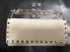 美品 バレンチノ チェーンウォレット ホワイトのサムネイル