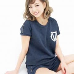 伊藤千晃 コラボ服のサムネイル