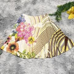 クラスロベルトカヴァリ シルク100% 花柄 ストライプ フレアスカート クラスロベルトカヴァリ シルク100% 花柄 ストライプ フレアスカート