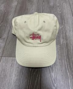 STUSSYのベージュキャップのサムネイル