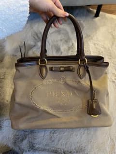PRADA ベージュキャンバストートバッグのサムネイル