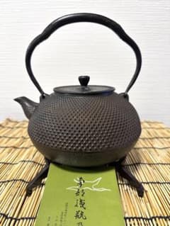 未使用品、栞付　金澤鶴州造１５型アラレ　南部鉄瓶　南部鉄器　鉄瓶 未使用品、栞付 金澤鶴州造15型アラレ 南部鉄瓶 南部鉄器 鉄瓶