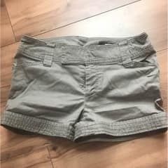 メイソングレイ カーキ ショートパンツのサムネイル