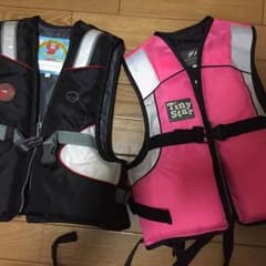 子供用ライフジャケットのサムネイル