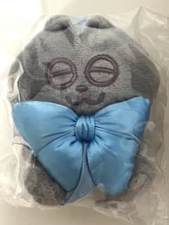 ンめねこ ビッグリボン ぬいぐるみマスコット うすくろ おすわりリボン