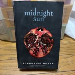 Midnight Sun by Stephenie Meyerのサムネイル