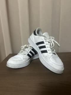 adidas スニーカー ホワイト ブラックのサムネイル