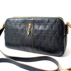美品✨ロベルタディカメリーノ ミヌエット ショルダーバッグ グレースネイビー 美品✨ロベルタディカメリーノ ミヌエット ショルダーバッグ グレース