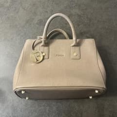 【美品】FURLA ショルダーバッグ グレージュのサムネイル
