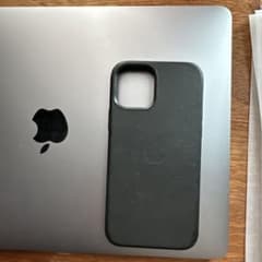 i phone12pro 純正レザーケースのサムネイル