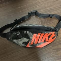 NIKE ボディバッグ ブラック レッドのサムネイル