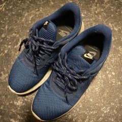 スニーカーのサムネイル
