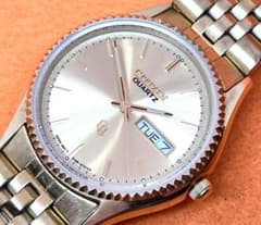 古いCITIZEN シチズン クォーツ 金色デイデイト ピラミッドベゼル稼働 