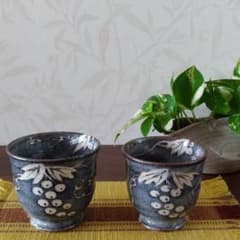 玉置保夫〈鼠志野ペア湯飲み茶碗〉美濃の名窯【玉山窯】 - メルカリ