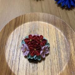 つまみ細工のペンダントトップoのサムネイル