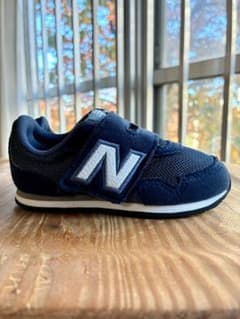 New Balance 323 ネイビー スニーカーのサムネイル