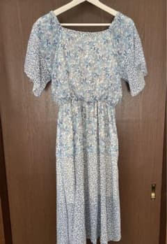 花柄 ワンピースのサムネイル