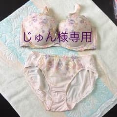 ★じゅん様専用★【Triumph】D80 - L  ☆  ブラ・ショーツSETのサムネイル