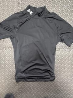Under Armour 黒 ハイネック コンプレッションシャツ Lサイズのサムネイル