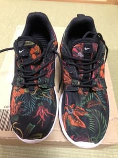 iku様専用　NIKE ランニング シューズ スニーカー 花柄？ 24cmのサムネイル