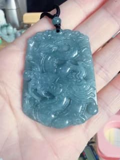 YR2-02792天然本翡翠《本物保証》 ひすい 龍牌 ペンダント 一点物