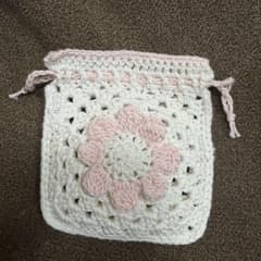 ハンドメイド かぎ針編み 巾着ポーチ お花柄のサムネイル