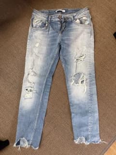 ZARA BASIC ダメージデニムパンツ カットオフのサムネイル