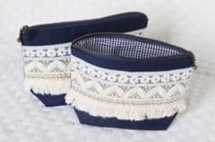 ハンドメイド　ネイビー フリンジ付き刺繍ポーチ20センチのサムネイル