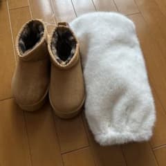 ベージュファー付きブーツのサムネイル