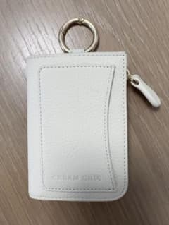 CREAM CHIC ホワイトキーケース　カードもお金も入る！！のサムネイル
