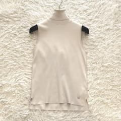 【極美品✨️】フォクシー タートルネック ノースリーブ リブニット 38サイズ 極美品✨️】フォクシー タートルネック ノースリーブ リブニット 38