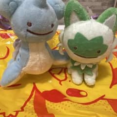 ラプラス ニャオハ ぬいぐるみ pokemon へんしん！メタモン - メルカリ