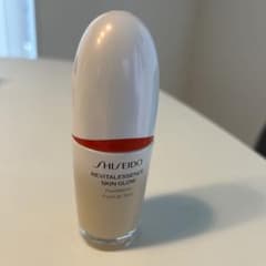 【SHISEIDO】エッセンススキングロウファンデーション 130のサムネイル