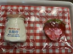 kikisquishy 乳酸菌といちご スクイーズ S 2点セットのサムネイル