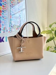 2024購入　箱付き　TOD'S ベージュ レザー ハンドバッグ 2024購入 箱付き TOD'S ベージュ レザー ハンドバッグ - メルカリ