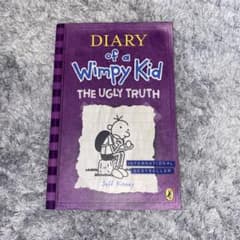 Diary of a Wimpy Kid THE UGLY TRUTH 洋書のサムネイル