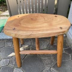 四角い椅子のサムネイル
