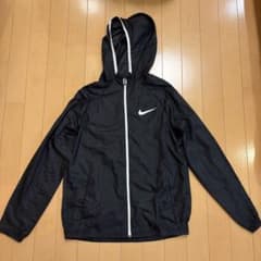 Nike フード付きウィンドブレーカー 黒 子供用Lサイズのサムネイル
