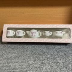 Hello Kitty 陶器製ミニチュア ティーセットのサムネイル