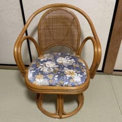 天然素材ラタン製 藤 360度回転椅子 花柄クッション付き 状態良好