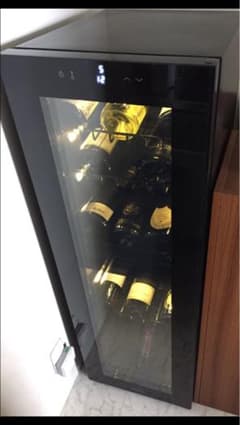 フォルスタージャパン ワインセラー上下2室個別温度設定 34本FJN100GBK フォルスタージャパン ワインセラー上下2室個別温度設定 34本FJN100GBK