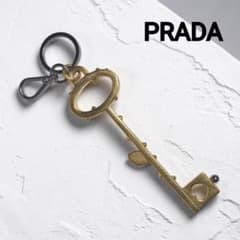 極美品✨️ PRADA プラダ キーホルダー キーリング 薔薇の鍵 - メルカリ