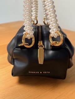 CHARLES & KEITH パールハンドル ショルダーバッグ ブラック - メルカリ