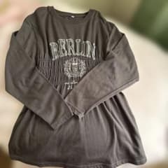 BERLIN 長袖Tシャツ Mサイズ シャーリングデザインのサムネイル