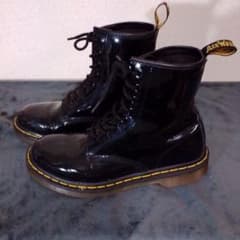 Dr. Martens 8ホール パテントレザー ブーツ ブラックのサムネイル