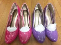 新品 未使用 エナメル調 パンプス ホットピンク パーティのサムネイル