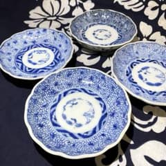 江戸時代　古伊万里　微塵唐草文・輪花皿　成化年製・骨董　豆皿・手塩皿・小皿　四枚 江戸時代 古伊万里 微塵唐草文・輪花皿 成化年製・骨董 豆皿・手塩皿