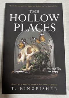 【新品】THE HOLLOW PLACES T. KINGFISHER 洋書のサムネイル