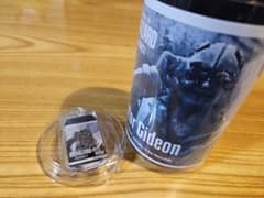 バイオハザード 30周年展 ラベル缶 アクリルキーホルダー ヴィクターのサムネイル