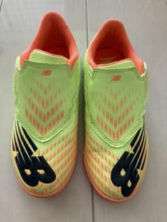美品　ニューバランス　サッカー　トレーニングシューズ　18センチのサムネイル